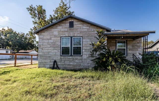 rental at 454  Astor St in San Antonio, TX — photo 3
