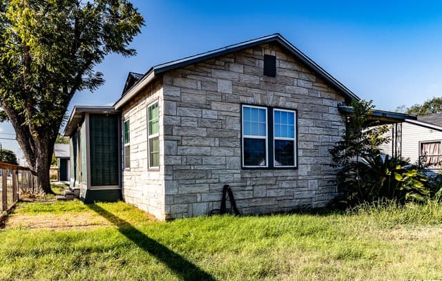 rental at 454  Astor St in San Antonio, TX — photo 4