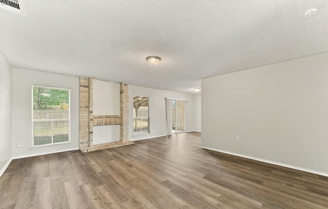 rental at 6727  Raintree Frst in San Antonio, TX — photo 4