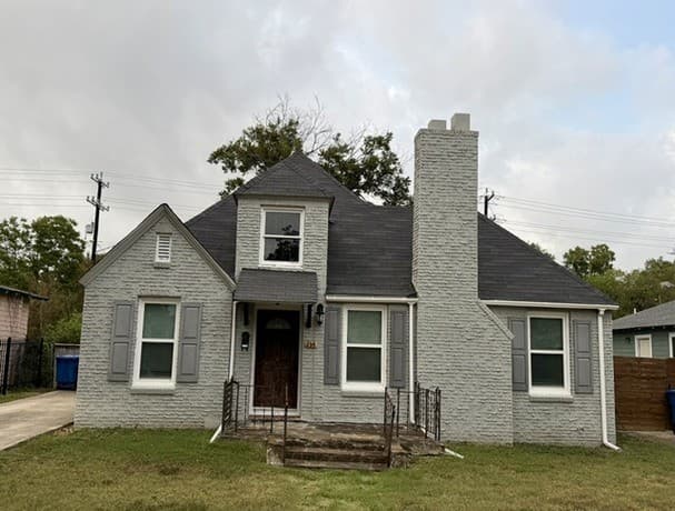 rental at 314 W Ridgewood Ct in San Antonio, TX — photo 1
