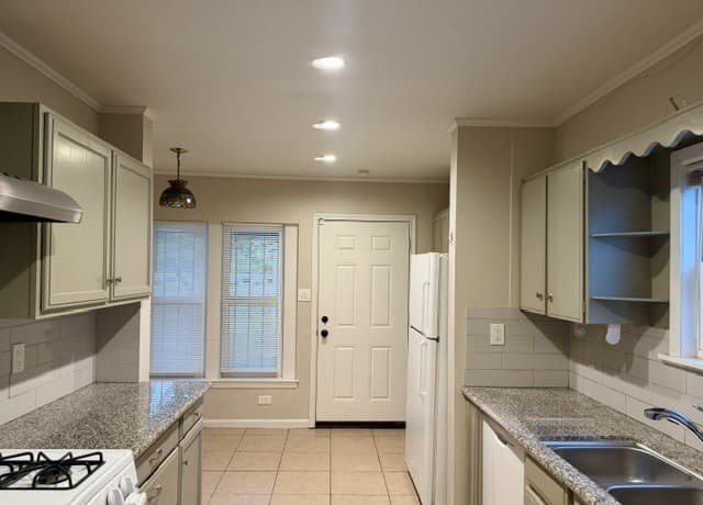 rental at 314 W Ridgewood Ct in San Antonio, TX — photo 5