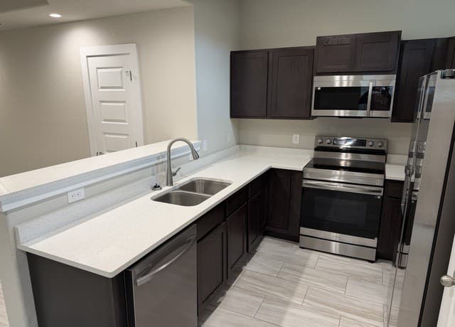 rental at 8315  Via Pisa Unit 101 in San Antonio, TX — photo 5