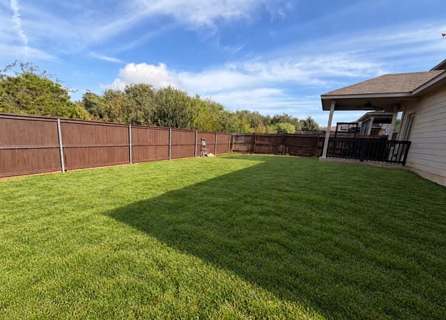rental at 22527  Carriage Bush in San Antonio, TX — photo 3
