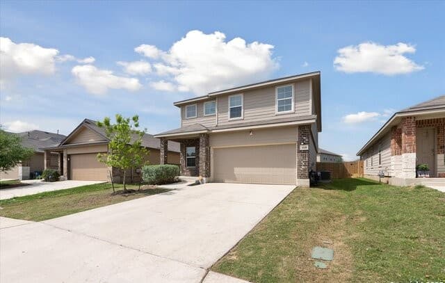 rental at 168  Middle Green Loop in Floresville, TX — photo 4