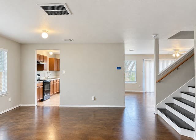 rental at 6119  Ironmill Creek in Converse, TX — photo 5