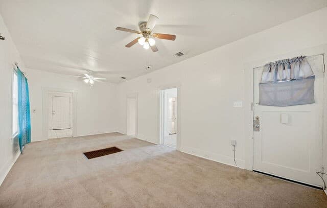 rental at 906 S Gevers St in San Antonio, TX — photo 5