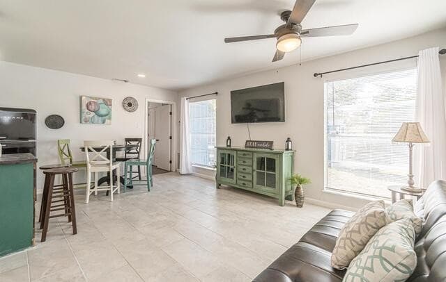 rental at 346  Natalen Dr Unit 2 in San Antonio, TX — photo 2