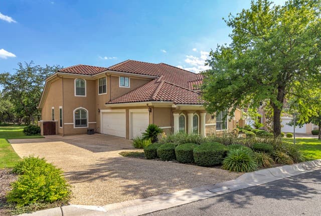 rental at 7210  Hovingham in San Antonio, TX — photo 2