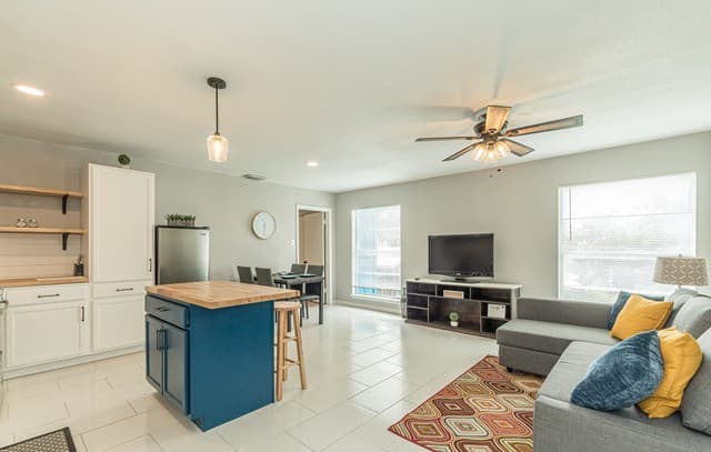rental at 346  Natalen Dr Unit 3 in San Antonio, TX — photo 2