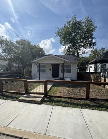 rental at 138  Paul St in San Antonio, TX — photo 2