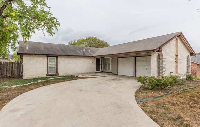 rental at 4334  Stockdale St in San Antonio, TX — photo 2