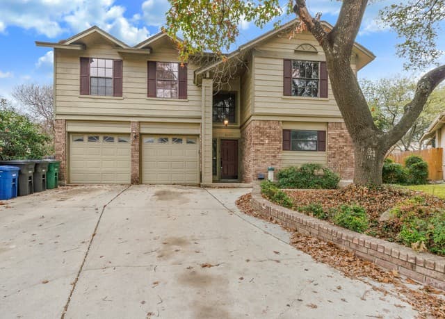 rental at 6302  Scrub Jay in San Antonio, TX — photo 3