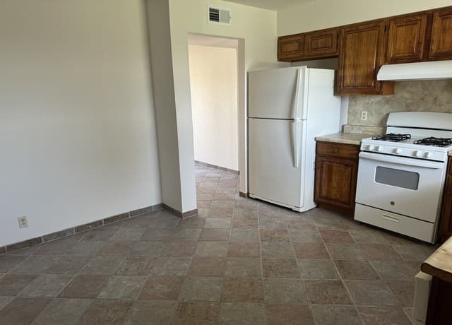 rental at 136  Plainview Dr in Poth, TX — photo 3