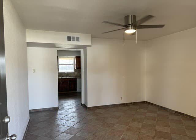 rental at 136  Plainview Dr in Poth, TX — photo 4