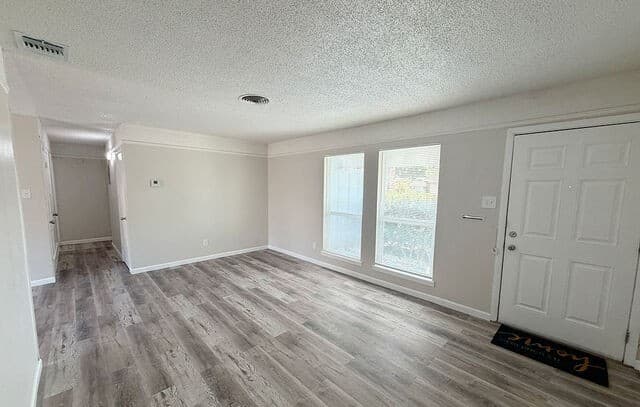 rental at 5003  Wycliff Dr in San Antonio, TX — photo 2