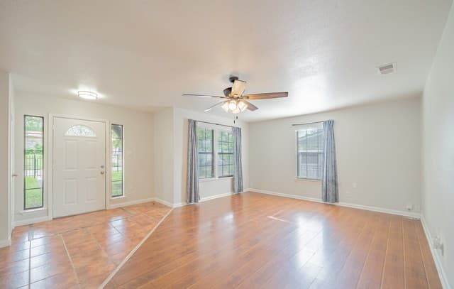 rental at 226  Edge Ave in San Antonio, TX — photo 2