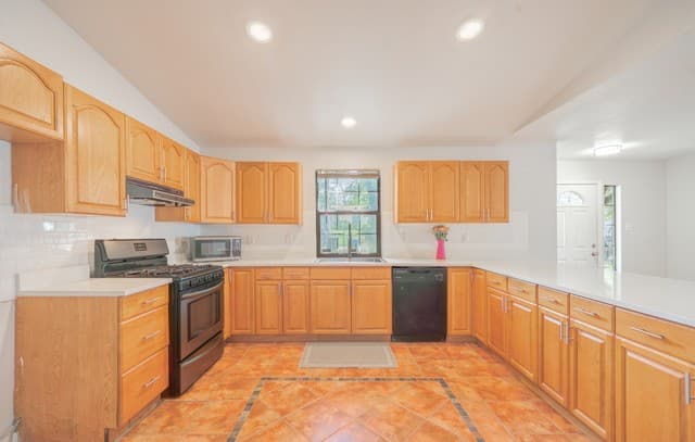 rental at 226  Edge Ave in San Antonio, TX — photo 4