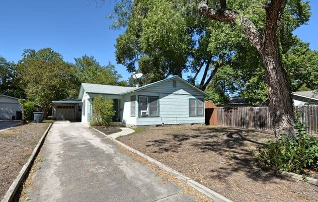 rental at 730  Roosevelt St in New Braunfels, TX — photo 2