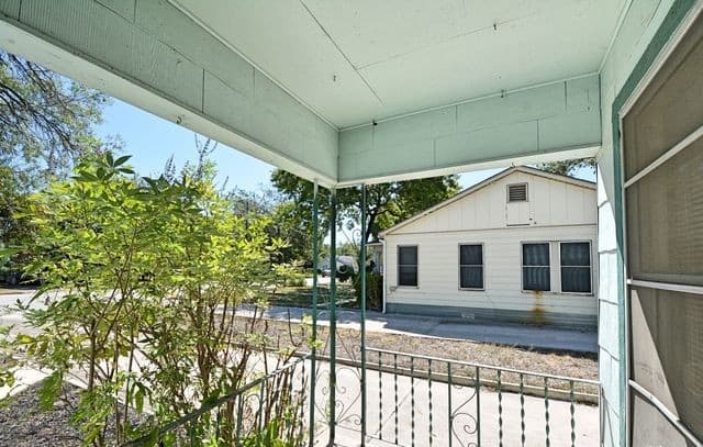 rental at 730  Roosevelt St in New Braunfels, TX — photo 3