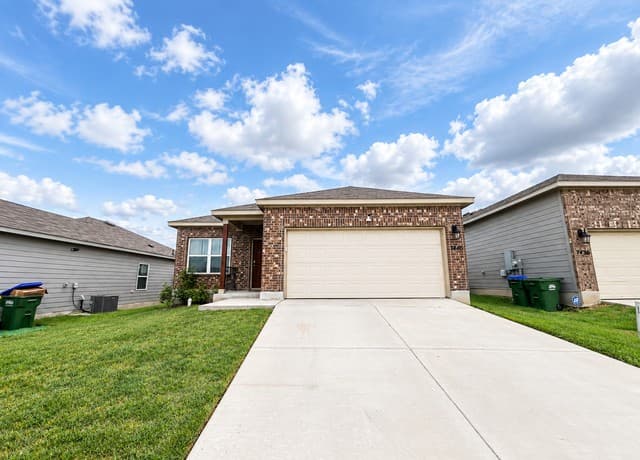 rental at 7440  Capstone Ridge in Converse, TX — photo 1