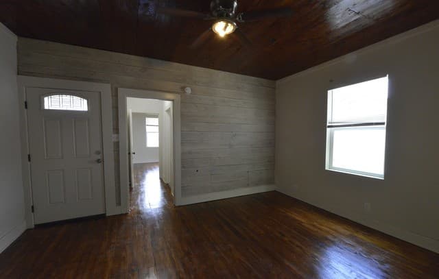 rental at 1426 N Center in San Antonio, TX — photo 3