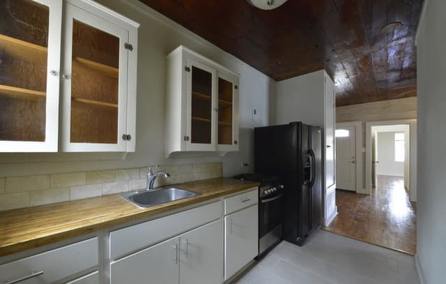 rental at 1426 N Center in San Antonio, TX — photo 5