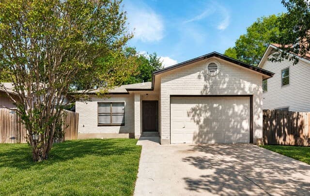 rental at 816  Meadow Stone in Converse, TX — photo 2