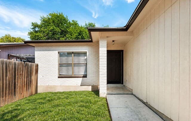 rental at 816  Meadow Stone in Converse, TX — photo 4