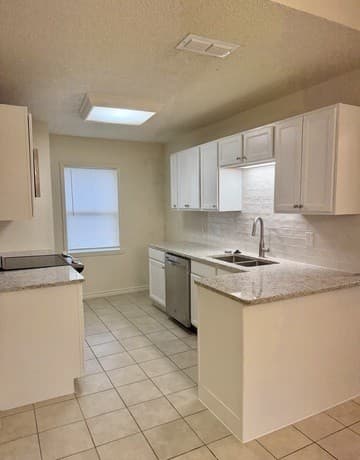 rental at 5507  Indian Peak St in San Antonio, TX — photo 4