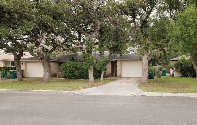 rental at 411 N Plant Ave in Boerne, TX — photo 1
