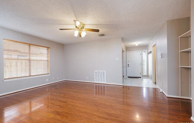 rental at 411 N Plant Ave in Boerne, TX — photo 3