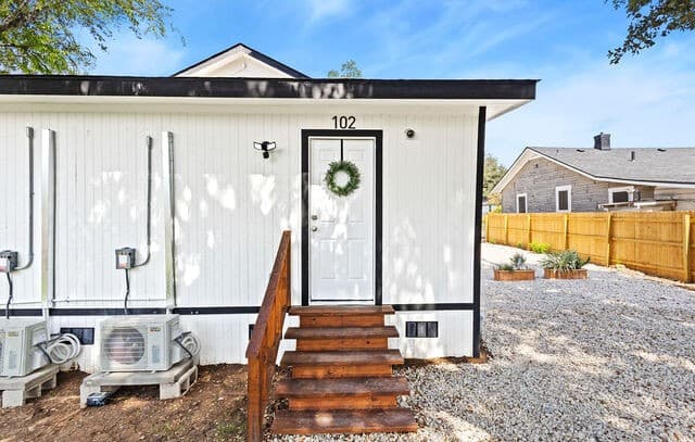 rental at 202  Bailey Unit 102 in San Antonio, TX — photo 1