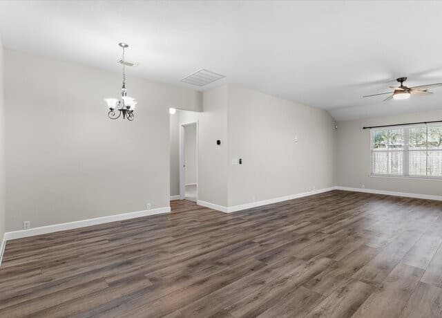 rental at 15835  Borwick Ln in Selma, TX — photo 3