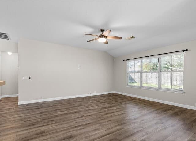 rental at 15835  Borwick Ln in Selma, TX — photo 5