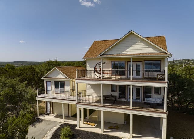rental at 1729  Sorrel Creek Dr in Canyon Lake, TX — photo 2