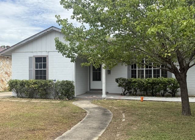rental at 1304  Vanderbilt St in San Antonio, TX — photo 1