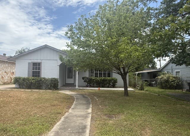 rental at 1304  Vanderbilt St in San Antonio, TX — photo 2