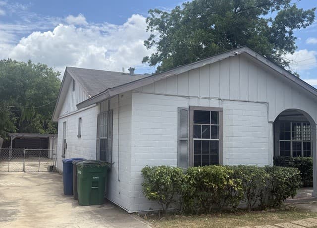 rental at 1304  Vanderbilt St in San Antonio, TX — photo 4