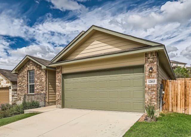 rental at 12015  Emerald Shore in San Antonio, TX — photo 2