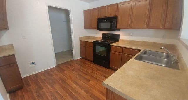 rental at 12215  Raw Silver in San Antonio, TX — photo 2
