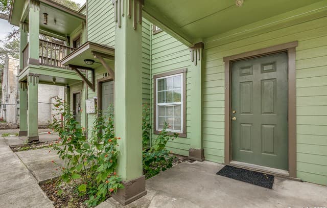 rental at 506  Fulton Ave Unit 2 in San Antonio, TX — photo 2