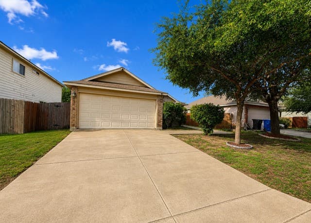 rental at 8610  Laguna Rio in San Antonio, TX — photo 1