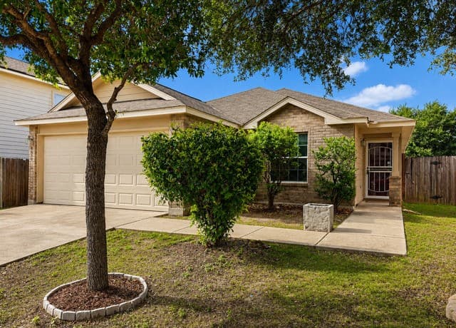 rental at 8610  Laguna Rio in San Antonio, TX — photo 2