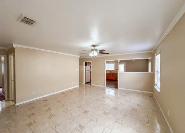 rental at 8610  Laguna Rio in San Antonio, TX — photo 4