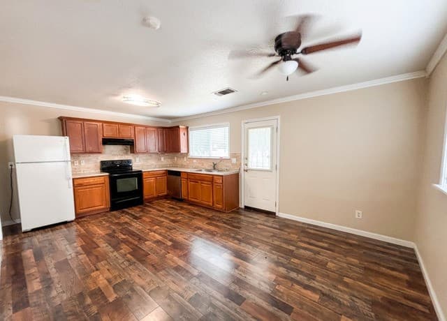 rental at 8610  Laguna Rio in San Antonio, TX — photo 5