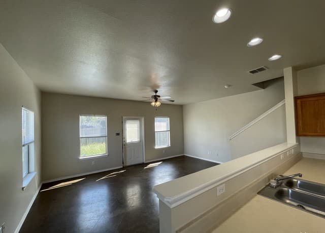 rental at 5630  Golf Mist Unit 1 in San Antonio, TX — photo 4