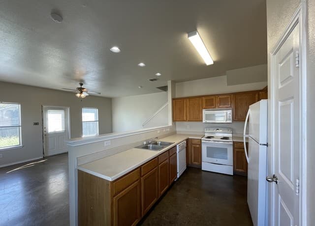rental at 5630  Golf Mist Unit 1 in San Antonio, TX — photo 5