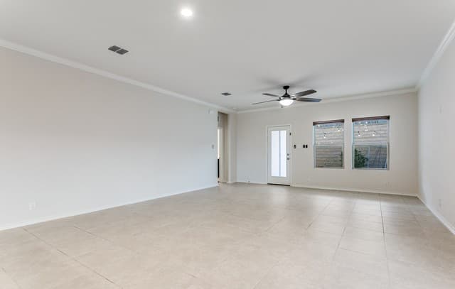 rental at 12445  Vista Rim in San Antonio, TX — photo 5