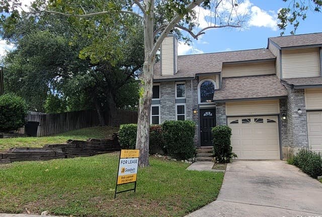 rental at 7316  Trail Xing in San Antonio, TX — photo 1