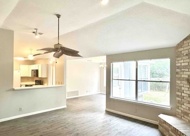 rental at 6119  Broadmeadow in San Antonio, TX — photo 3